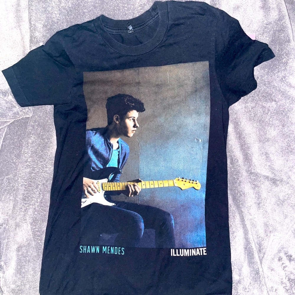 Shawn Mendes illuminate Tour Tee shirt
